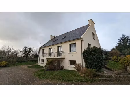 location maison à ploéven (29550) : à louer / 161m² ploéven