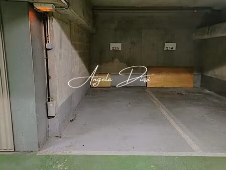 centre-ville parking en sous-sol facile d'accès