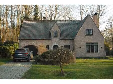 charmante villa rénovée en bordure du bois de hal