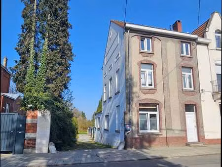 immeuble de rapport-2 appartements-9 garages-jardin commun