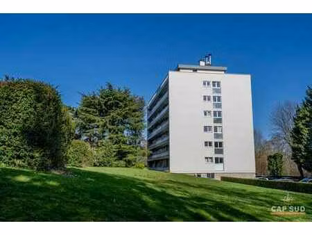 grand appartement 120m² - 3chambres avec terrasses et cave.