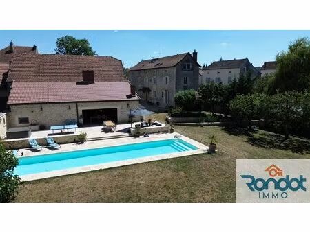 maison 8 pieces/5 chambres/240m2 sur terrain 2700m2