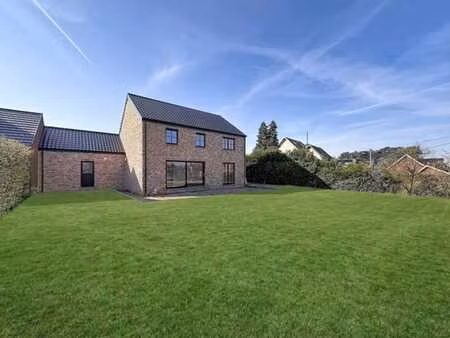 splendide maison 3 façades idéalement située