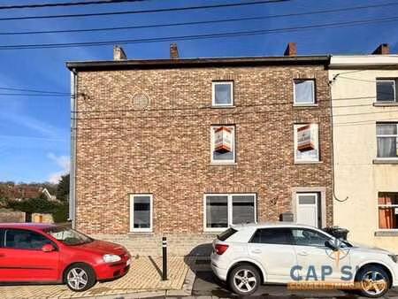 grande maison 3 façades située à moustier-sur-sambre