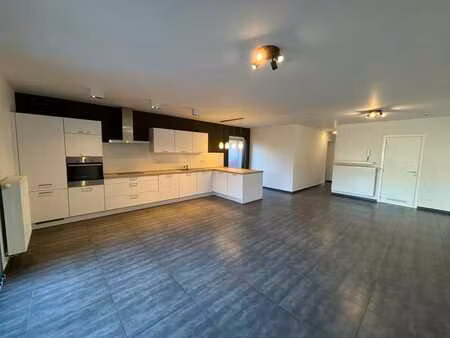 rez-de-chaussée 3 chambres avec terrasse et jardin.