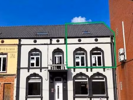 duplex de ±80m² rénové  cuisine équipée  parking 1v