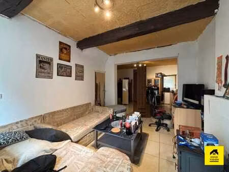 sous option !!! maison 2 chambres avec cour