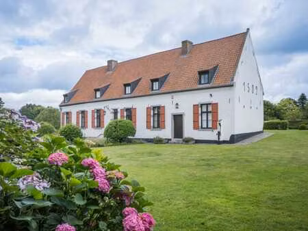 elégante demeure sur ± 10ha