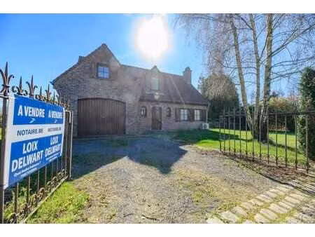 villa avec garage  cave  jardin  et parcelles de terres