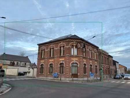 immeuble de rapport de 3 unités sur 4ares. rendement 6 68%.