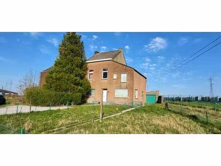 campagne  fermeà restaurer sur 1 ha 35 a