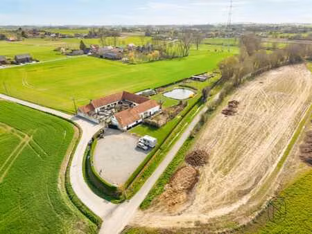 ferme unique avec établissement de restauration