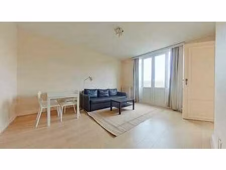 superbe appartement d'environ 50m² lumineux situé à l'esp...