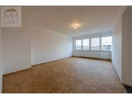 appartement rénové – vennes – prêt à vivre