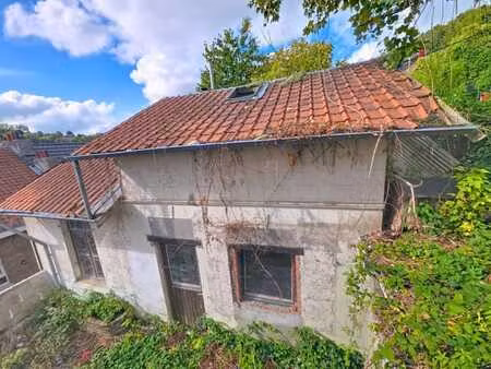 maison entièrement à rénover avec potentiel