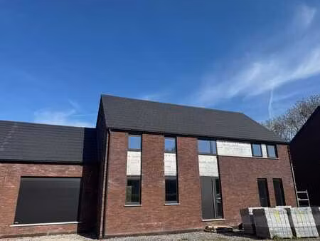 maison 4 façades en gros œuvre fermé avec une vue dégagée !