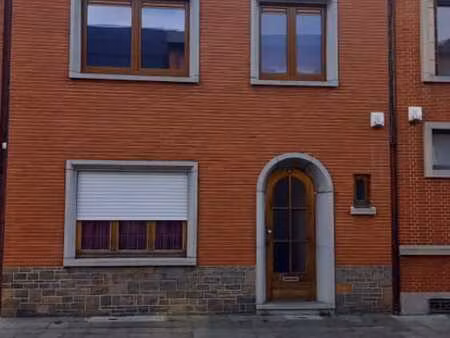 maison mitoyenne   3 chambres et grand jardin