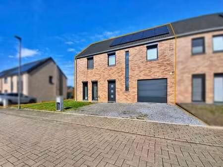 super maison 3 façades de 2016 à waremme