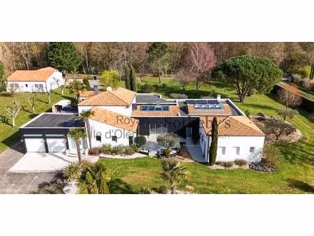 maison avec piscine et jardin jazennes (17)