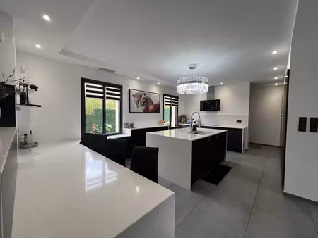 vente maison 8 pièces 377 m² à saint-laurent-du-pape (07800)  990 000 €