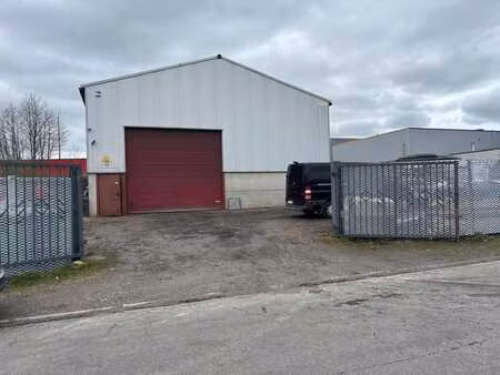 bâtiment composé de hall + bureaux aux hauts sarts