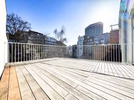 quartier louise/bien rare-appartement 2 chambres + terrasse