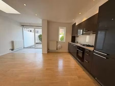 lumineux appart non-meuble avec 1 chambre + bureau