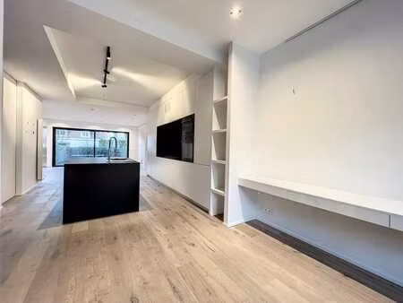 jolie maison de ville a louer