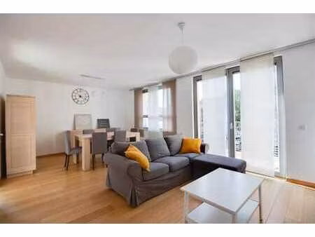 appartement 2 chambres avec terrasse et parking 