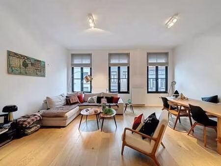 louise i châtelain : appartement récemment rénové