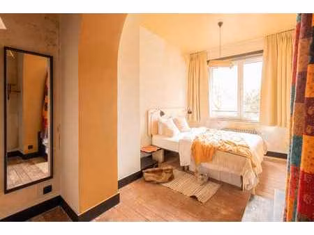 chambre dans une maison avec espace extérieur