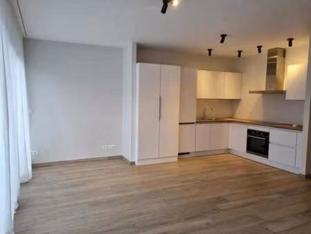 entre la place jourdan et le cimetière d'ixelles