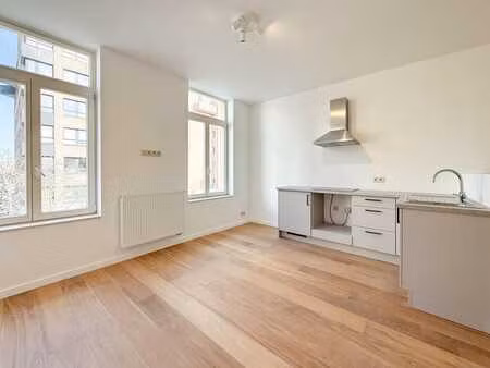 ixelles - studio meublé - rénové