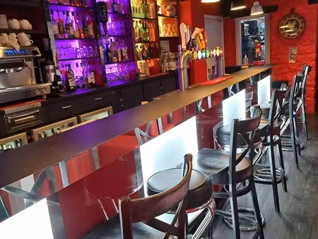 bar moderne à vendre dans une station balnéaire des côtes-d’armor