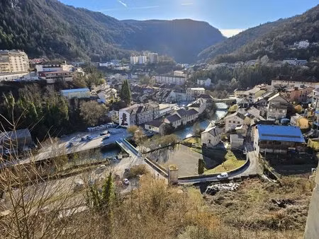 saint-claude : maison de ville à rénover totalement
