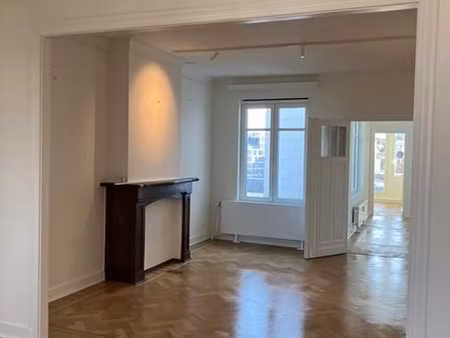 appartement rénové de plein de charme avec terrasse