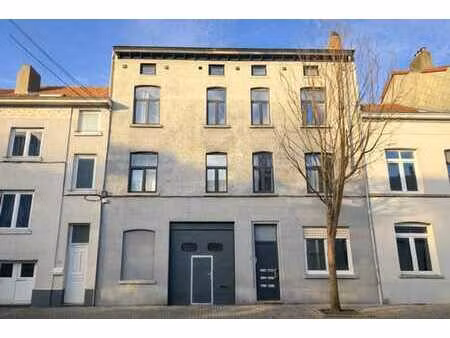 immeuble de rapport à vendre de 6 unités et un entrepôt