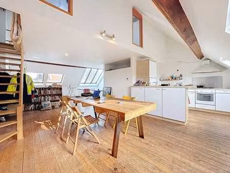 quartier saint-antoine : studio avec mezanine -+ terrasse