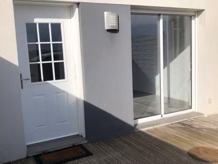 a louer t2 + terrasse + parking