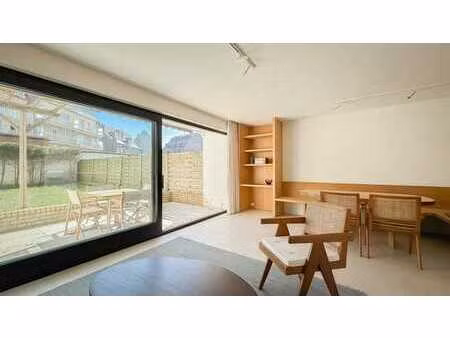 rez-de-jardin à deux pas de la place du triangle – meublé...