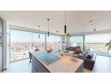 appartement de trois chambres avec une vue à couper le souff