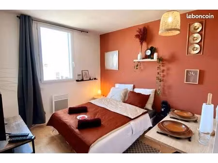 studio + place parking proche centre