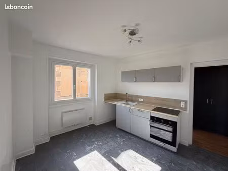 beaumont - charmant t2 de 50m² rénové  centre-ville  parking possible