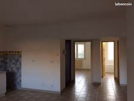 loue suze la rousse appartement f3avec jardin