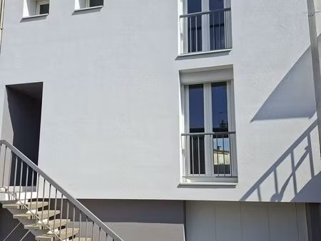 maison totalement rénovée et isolée par l’extérieur castres avec terrain et proche commodi