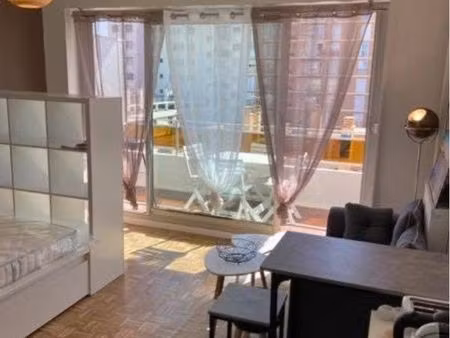 location studio meublé