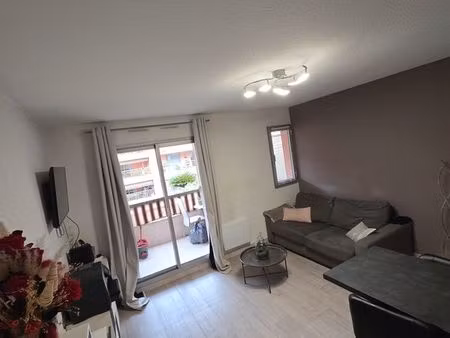 à louer – charmant studio meublé avec terrasse – résidence calme et sécurisée