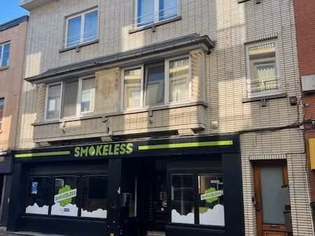 goed gelegen opbrengsteigendom met 3 appartementen  winke...