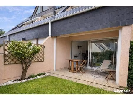 à louer  appartement 2 pièces à une minute de la plage et petit jardin