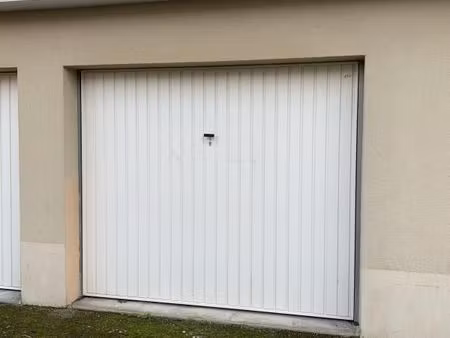 garage/box 10 m² loury